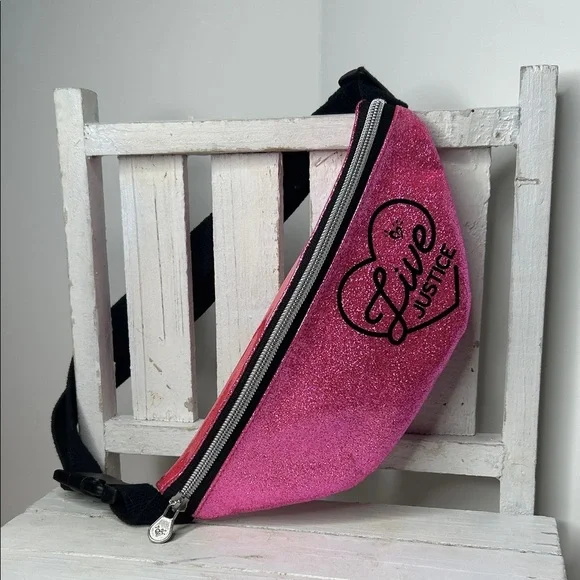 Hello Kitty Figures, Pen, Keychain & DIY Bag Charms and Justice Bag - Picture 7 of 7